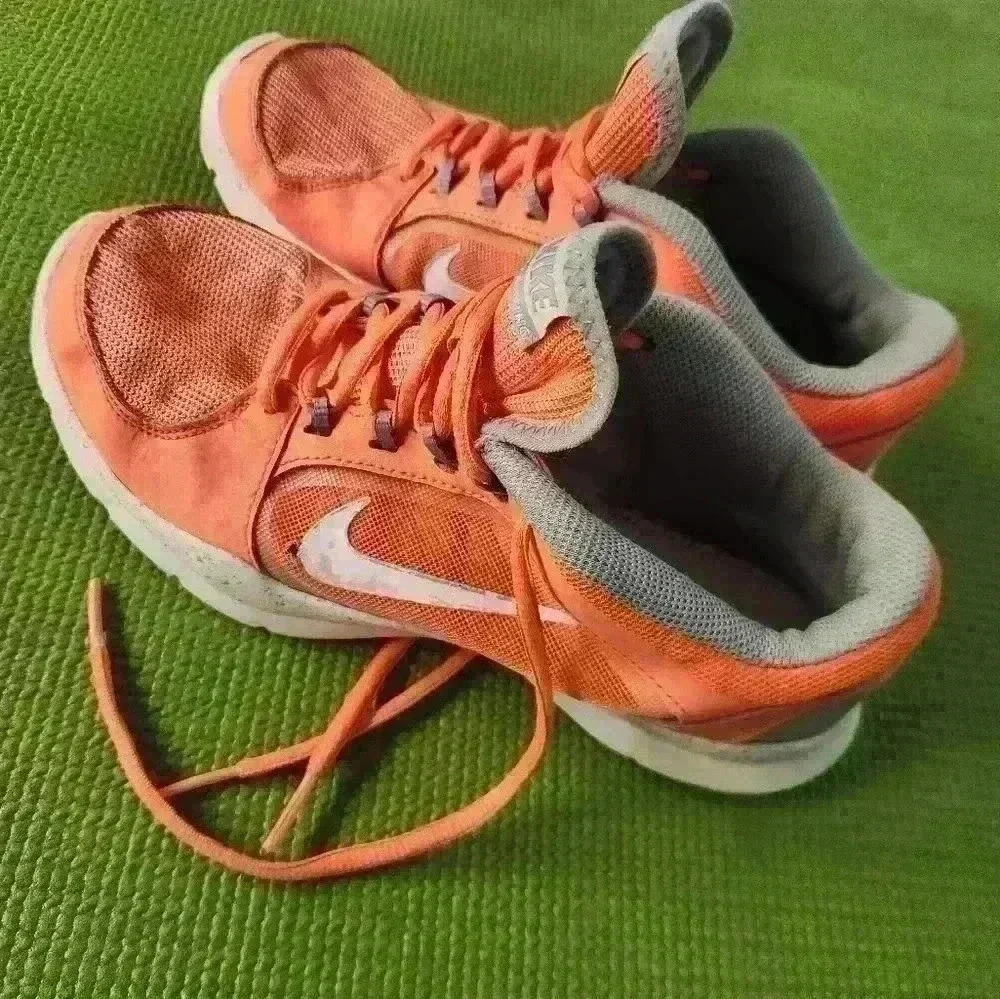 Women's Nike light weight training neon orange sneaker size 7